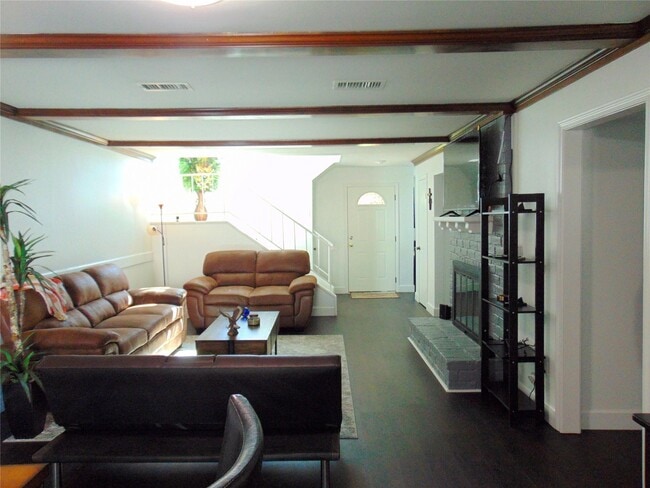 Photo - 2805 Cambridge Ln