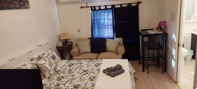 Photo - 688 Nebraska St Unidad Studio 5