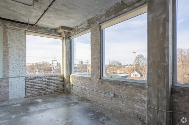 1BR, 1BA - 640SF