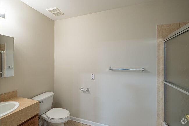 1BR, 1BA - 595SF - Bathroom