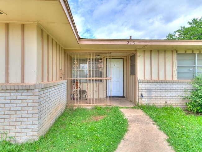 Photo - 213 NW 82nd St