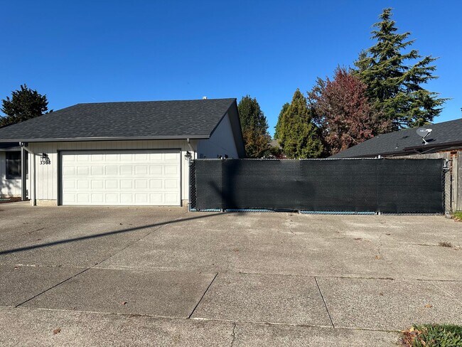 Photo - Updated 3 bedroom 1.5 bath house in Eugene!