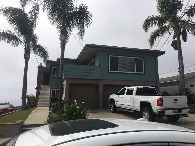 Photo - 667 W 37th St Unidad 667