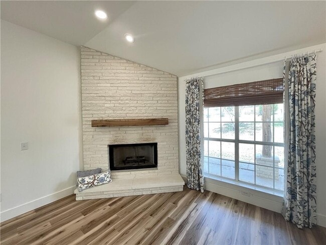 Photo - 104 Cowal Dr S