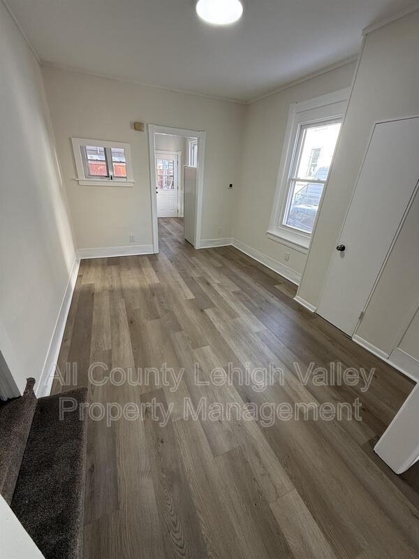 Photo - 326 N Fountain St