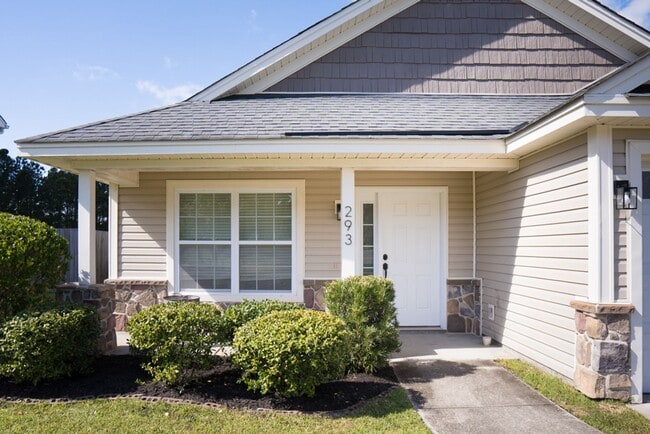 Photo - Three Bedroom Home in Hearthstone Lakes Co...