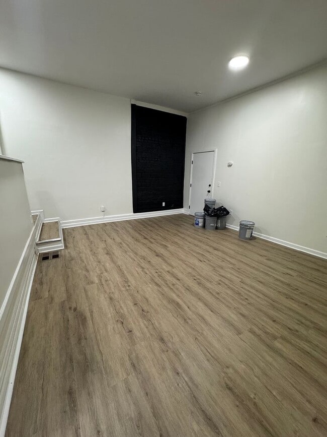 Building Photo - 2507 Cleveland Ave Unit F