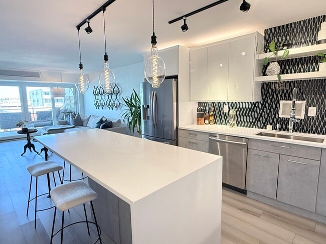 Photo - 1121 Albion St Unidad 810