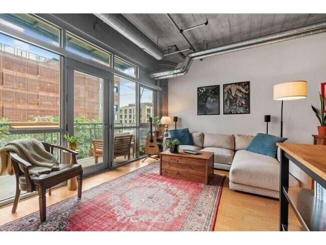 Photo - 748 N 3rd St Unidad 406
