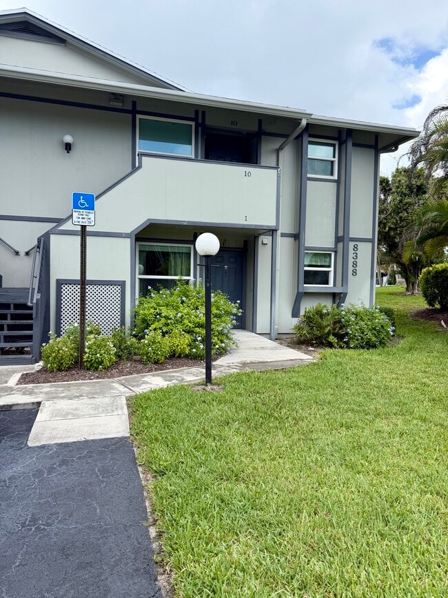 Building Photo - 8388 SE Croft Cir Unit P1