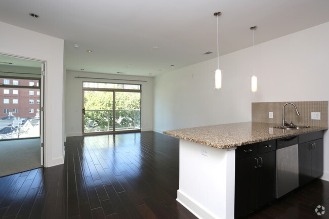 1BR, 1BA - 750 SF