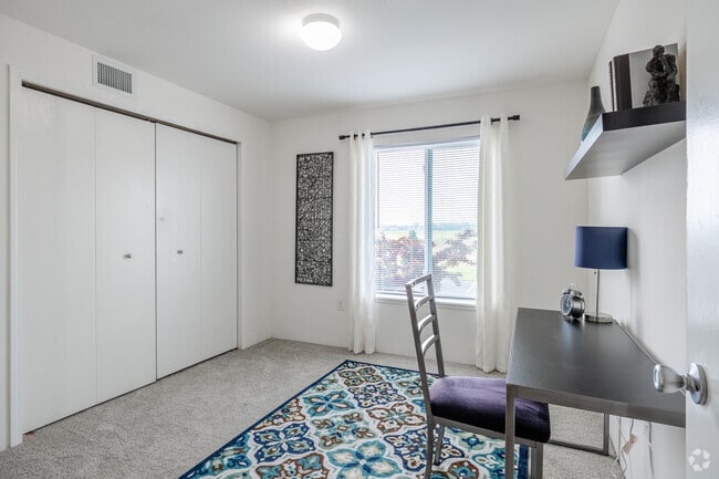 2BR, 1BA - 960SF - Second Bedroom