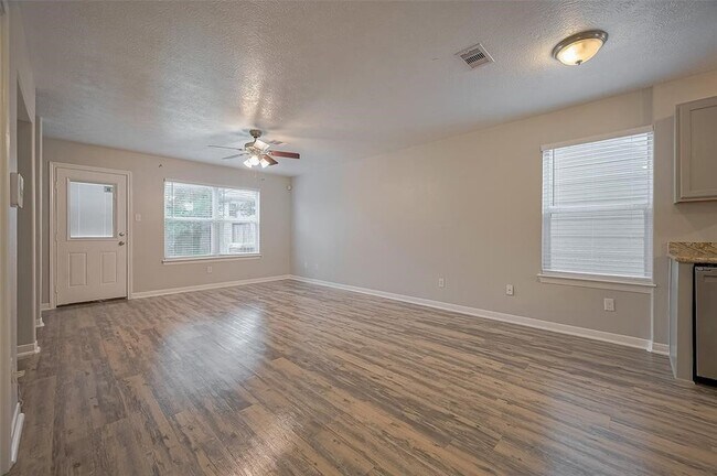 Photo - 5009 Willow Point Dr
