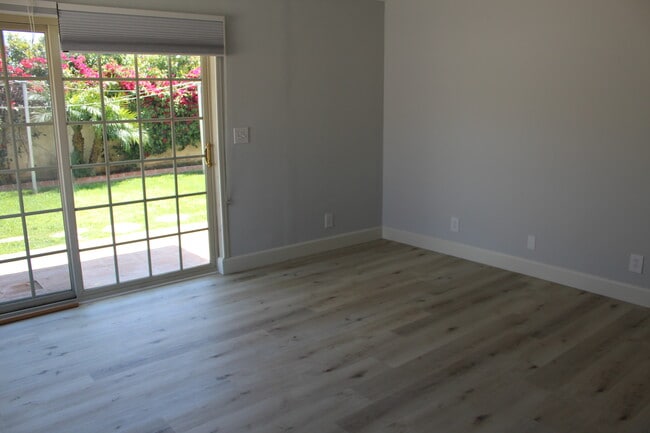 dormitorio de la planta baja - 2252 Cornell Dr Unidad B