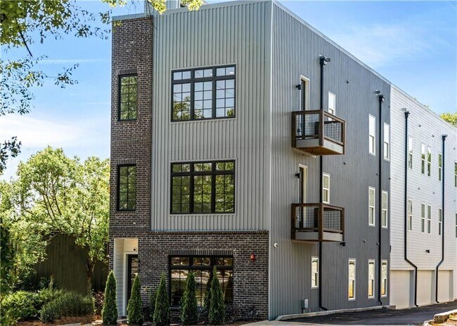 Photo - 417 E College Ave Townhome