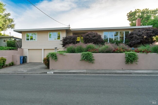 Photo - 775 Josephine Ln