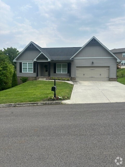 Building Photo - 2406 Chimney Rock Ln Rental