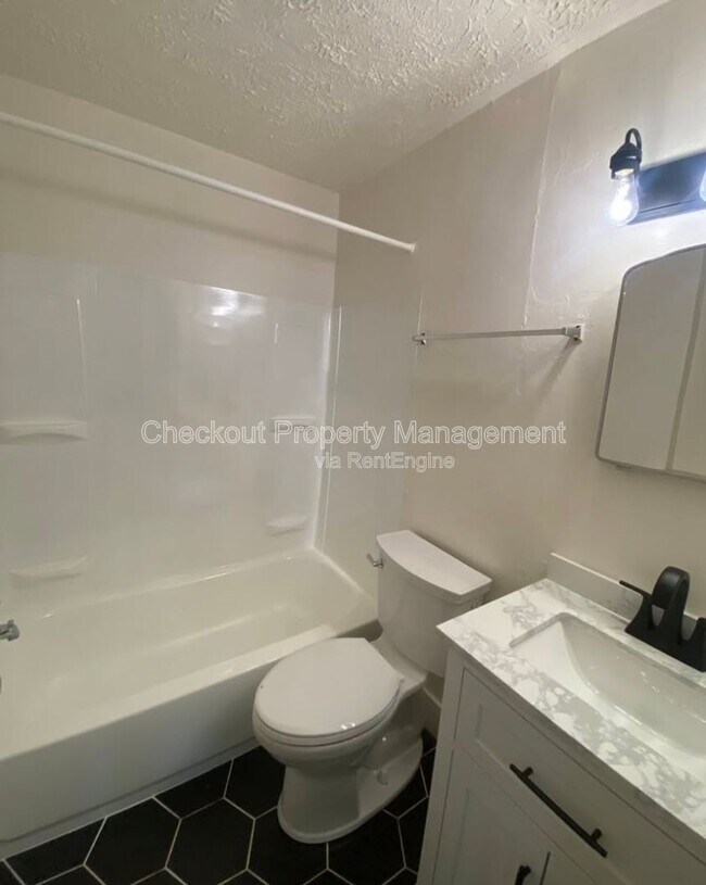 Photo - 120 Bellerive Blvd