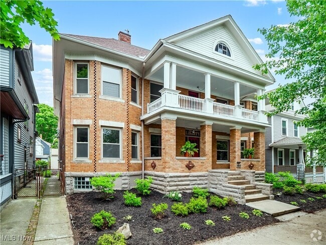 Building Photo - 1854 W 48th St Rental