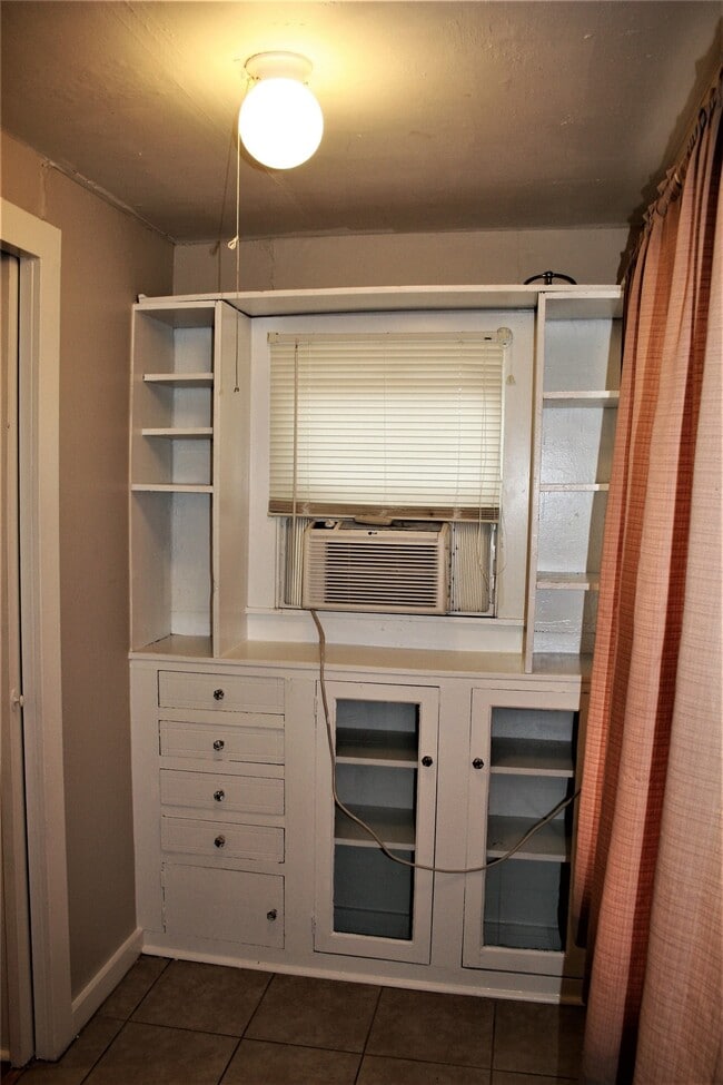 Photo - 6622 Church St