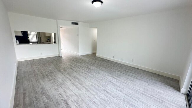 Photo - 9991 Three Lakes Cir