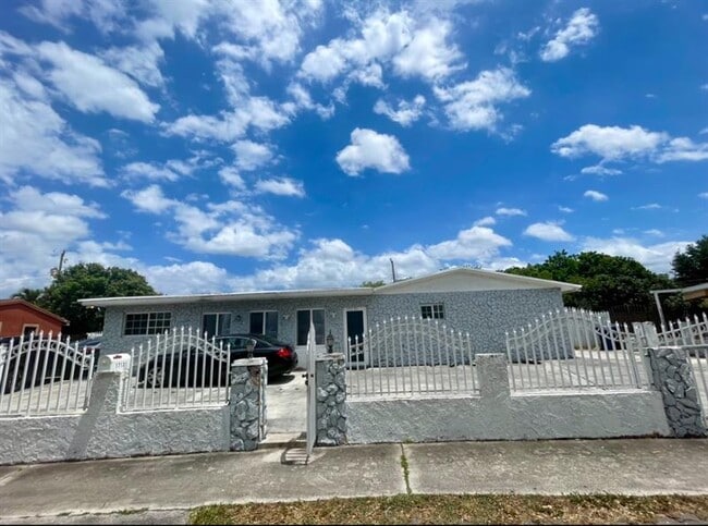 Photo - 17131 NW 44th Ave