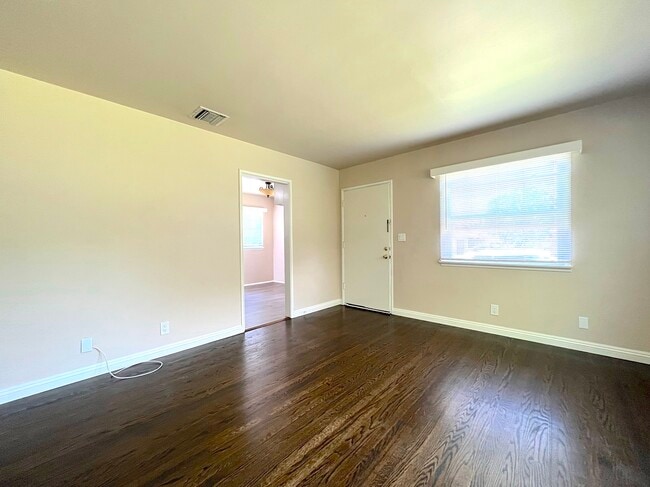 Photo - 240 N Shamrock Ave