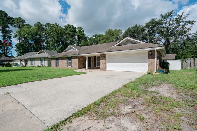 Photo - 122 Longleaf Cir