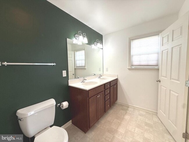 Photo - 232 Morlatt Ln