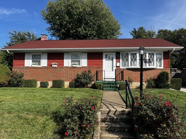 Building Photo - 6 Hammen Ave