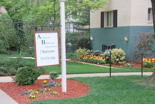 Photo - Arlington Boulevard Apartments