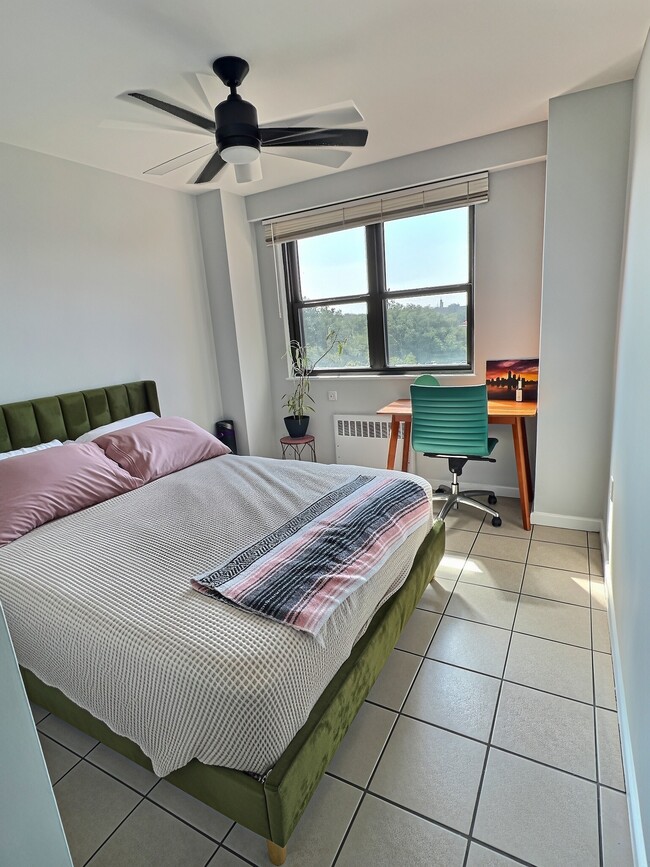 Building Photo - 11720 Edgewater Dr Unit 816
