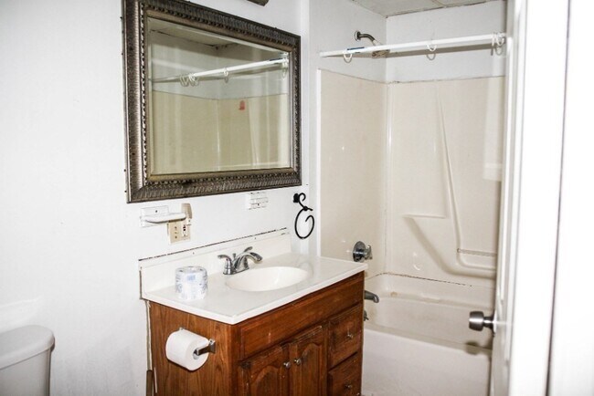 Photo - 180 Canterbury St Unit 2