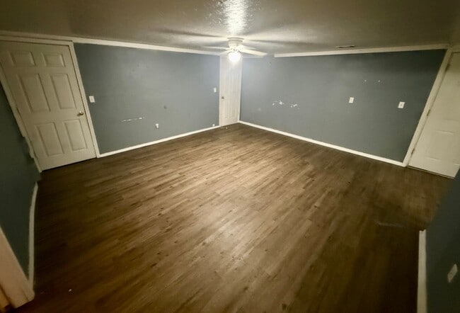Photo - 1306 Barton Ln