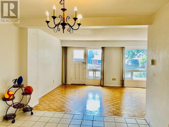 Photo - 155 Corinthian Blvd