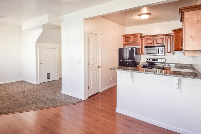 Photo - 537 W 1570 N