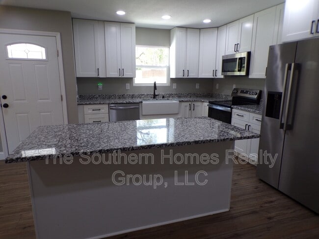 Photo - 533 Anton St