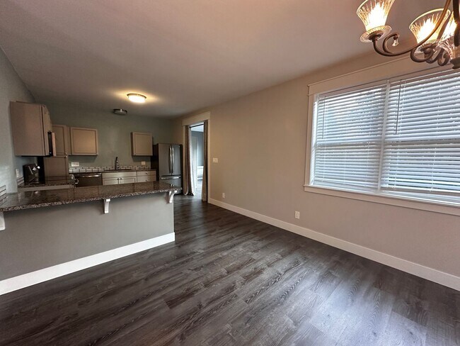 Photo - 162 Unit 243 Thorpe