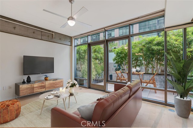 Photo - 1100 S Hope St