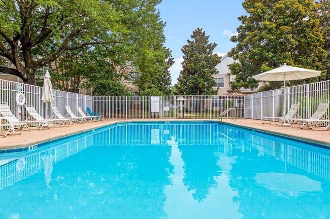 Building Photo - 1501 Partin Dr N Unit APT 226