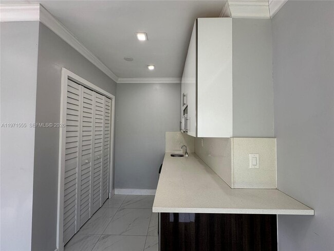 Photo - 3035 SW 27th Terrace Unidad REAR