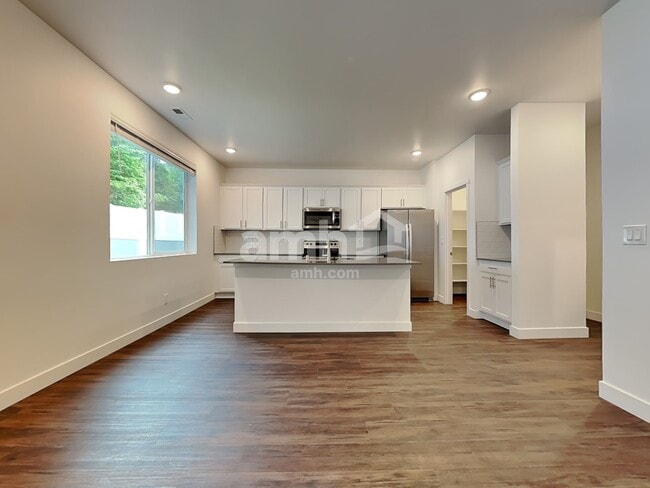 Photo - 8043 Dagny St SW