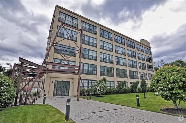 Building Photo - 21 Illinois St Unit 405 Rental