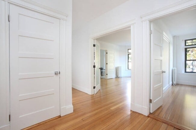 Building Photo - 1805 Beacon St Unit 2 Rental