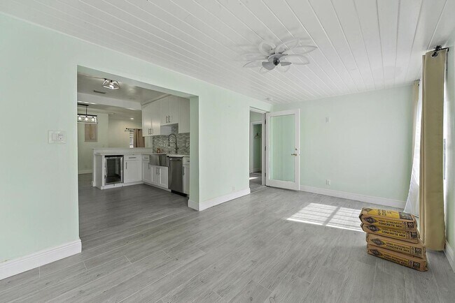 Photo - 135 E 28th St