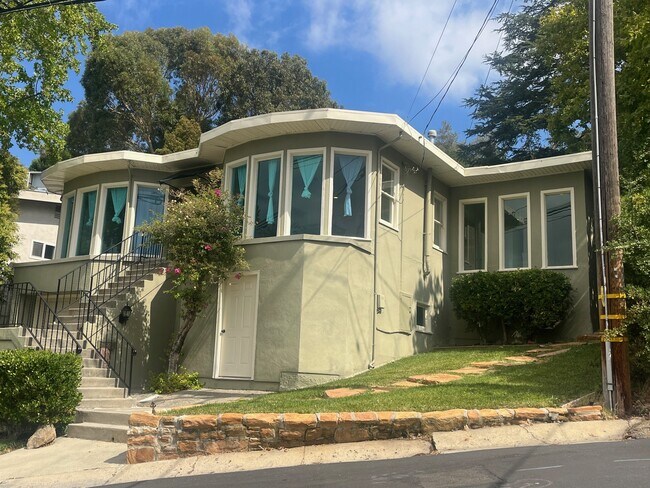 Photo - 1145 Grandview Dr