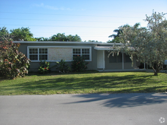 Building Photo - 3 Bedroom - Single Family Home