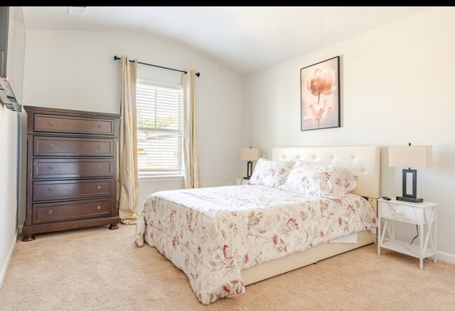 Photo - 1025 Lakehaven Ln House