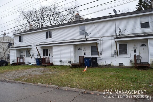 Building Photo - Welcome to our charming two-bedroom, one-b... Rental