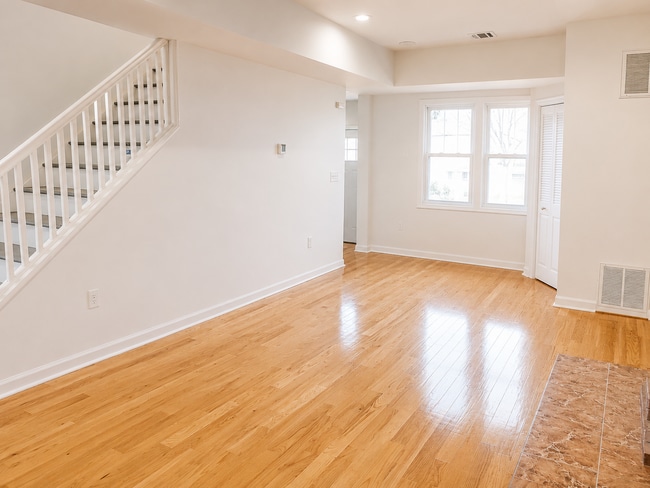 Photo - 135 Rosewood Ave Unit Front House